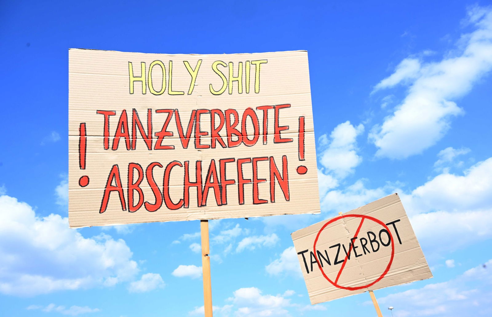 Tanzveranstaltungen dürfen von Gründonnerstag 4 Uhr bis Ostersonntag 16 Uhr nicht stattfinden. (Symbolbild)