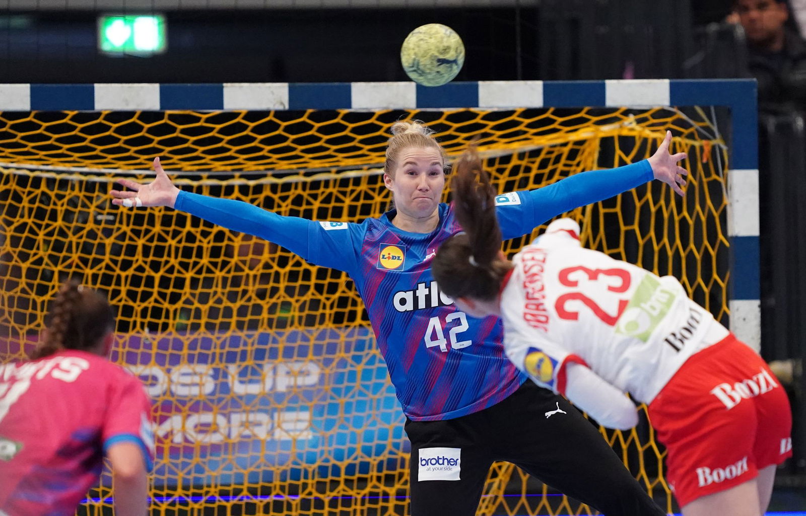 Torhüterin Katharina Filter gehörte gegen Dänemark zu den Aktivposten im deutschen Team.