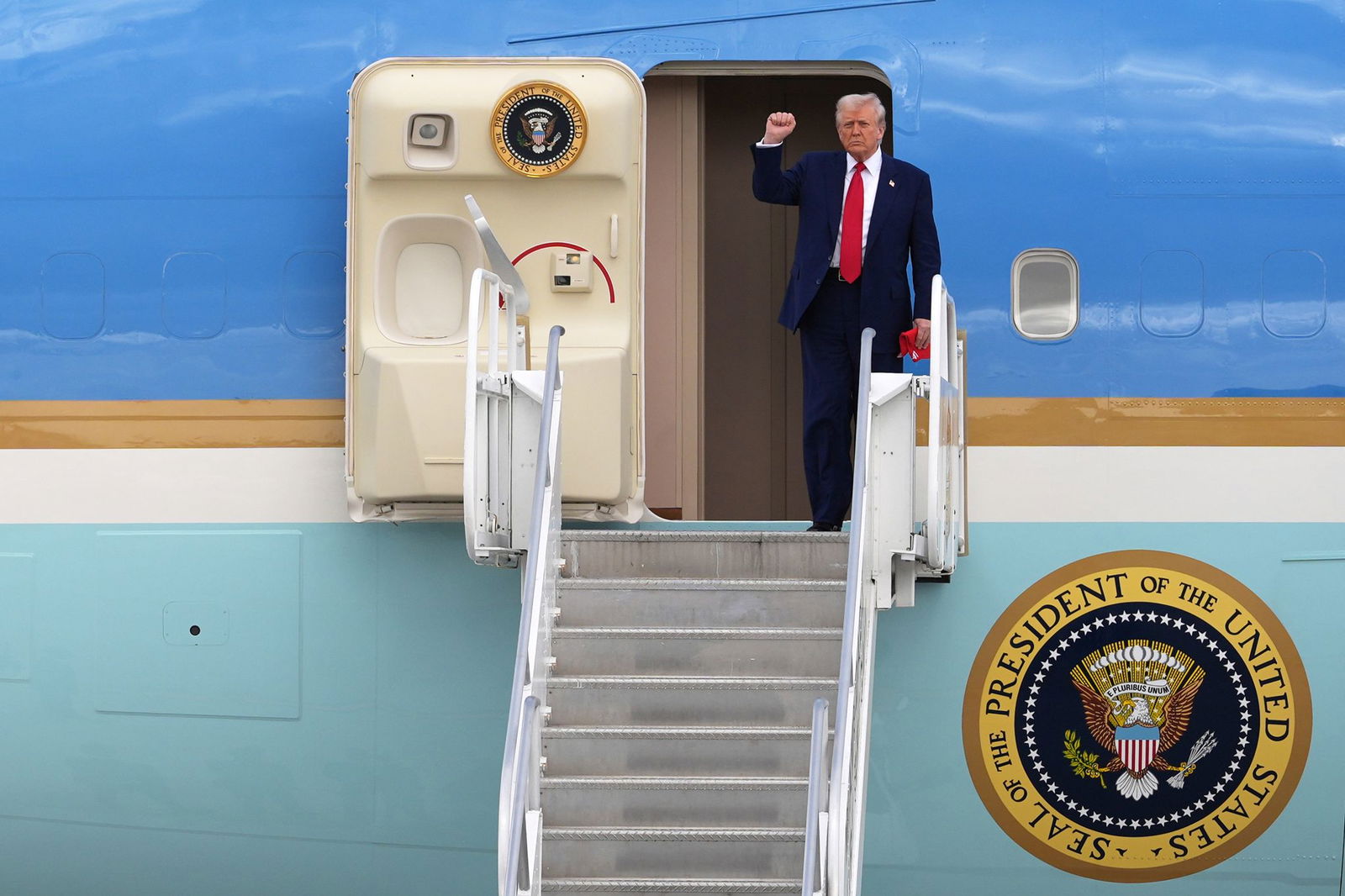 US-Präsident Trump hat dem Iran mit Bombardierungen gedroht.  