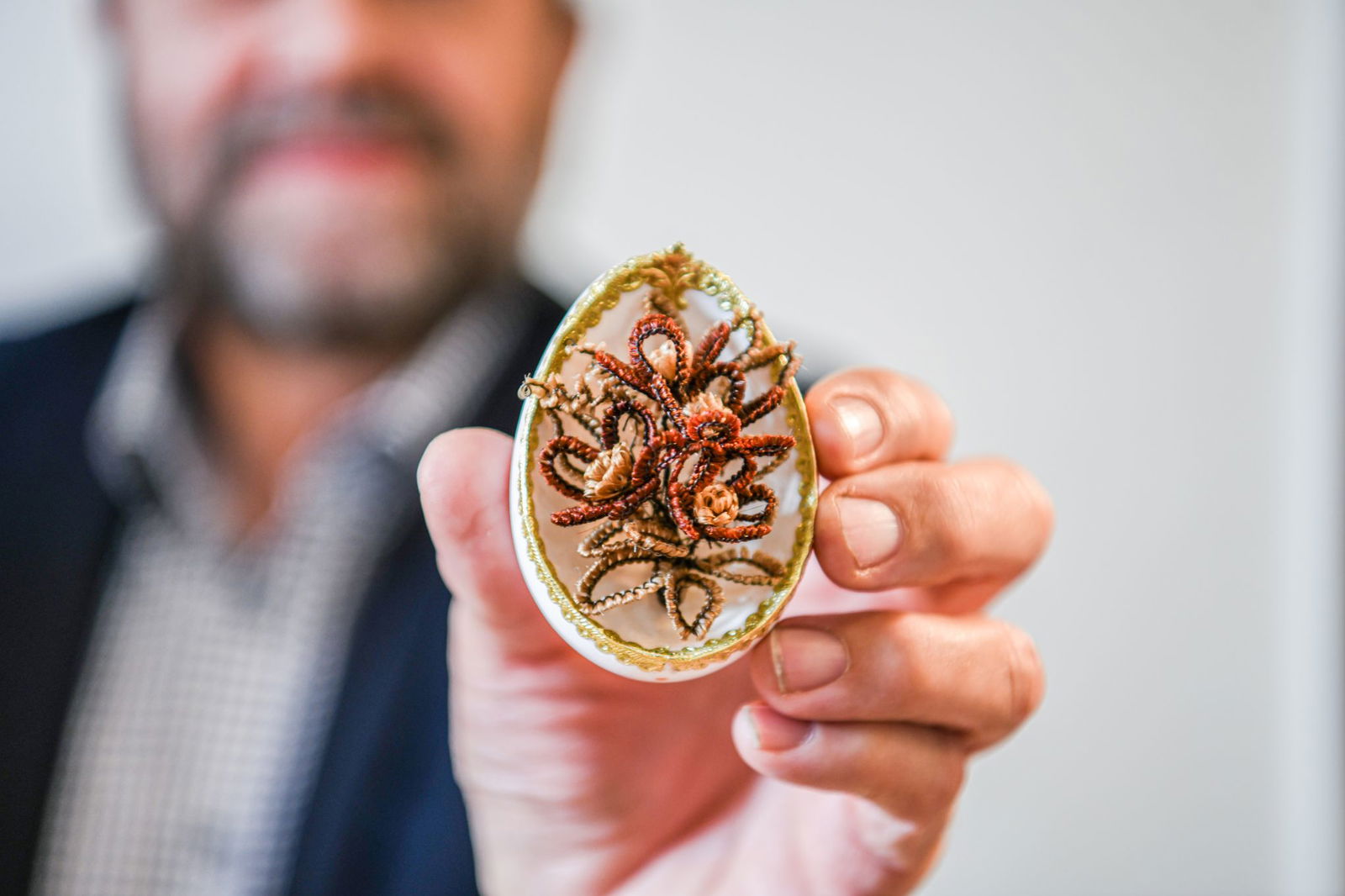 Mit Haarkunst verziert: die etwas anderen Ostereier