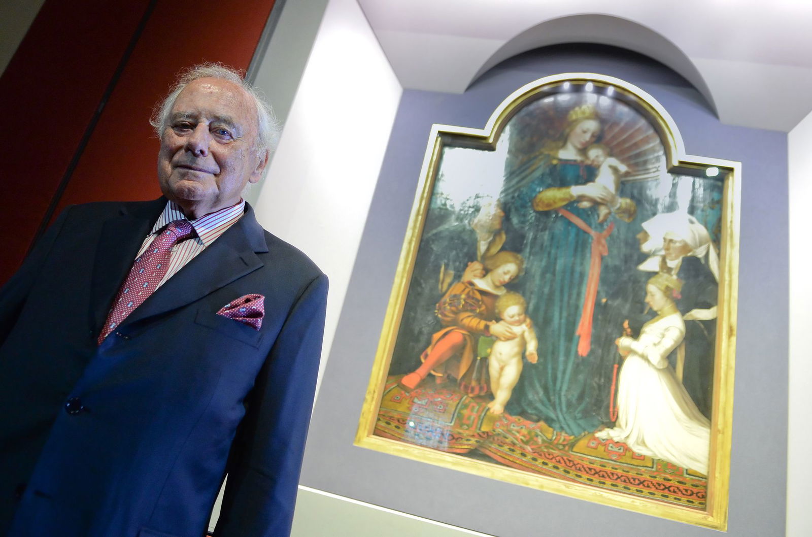 Würth ist auch Kunstsammler. Hier steht er vor dem Gemälde «Schutzmantelmadonna» von Hans Holbein, das in einem seiner Museen in Schwäbisch Hall zu sehen ist. (Archivbild)