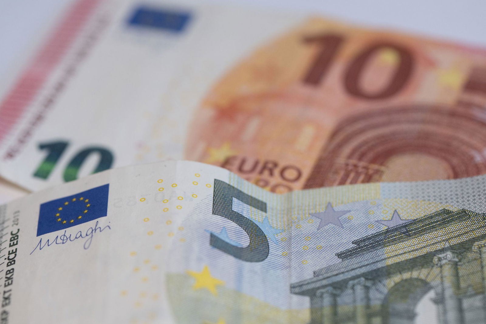 Der Deutsche Gewerkschaftsbund geht von insgesamt sechs Millionen Menschen mit Mindestlohn in Deutschland aus. (Archivbild)