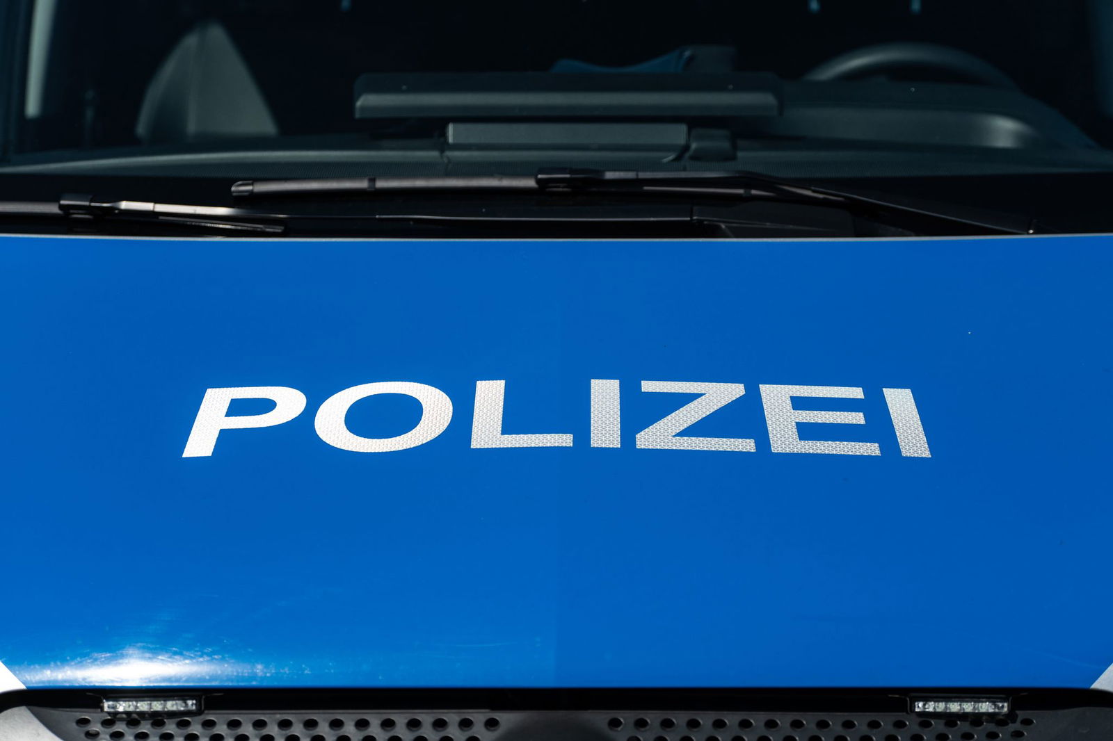Die Polizei nahm die Ermittlungen zum Hergang des schweren Autounfalls auf. (Symbolbild)