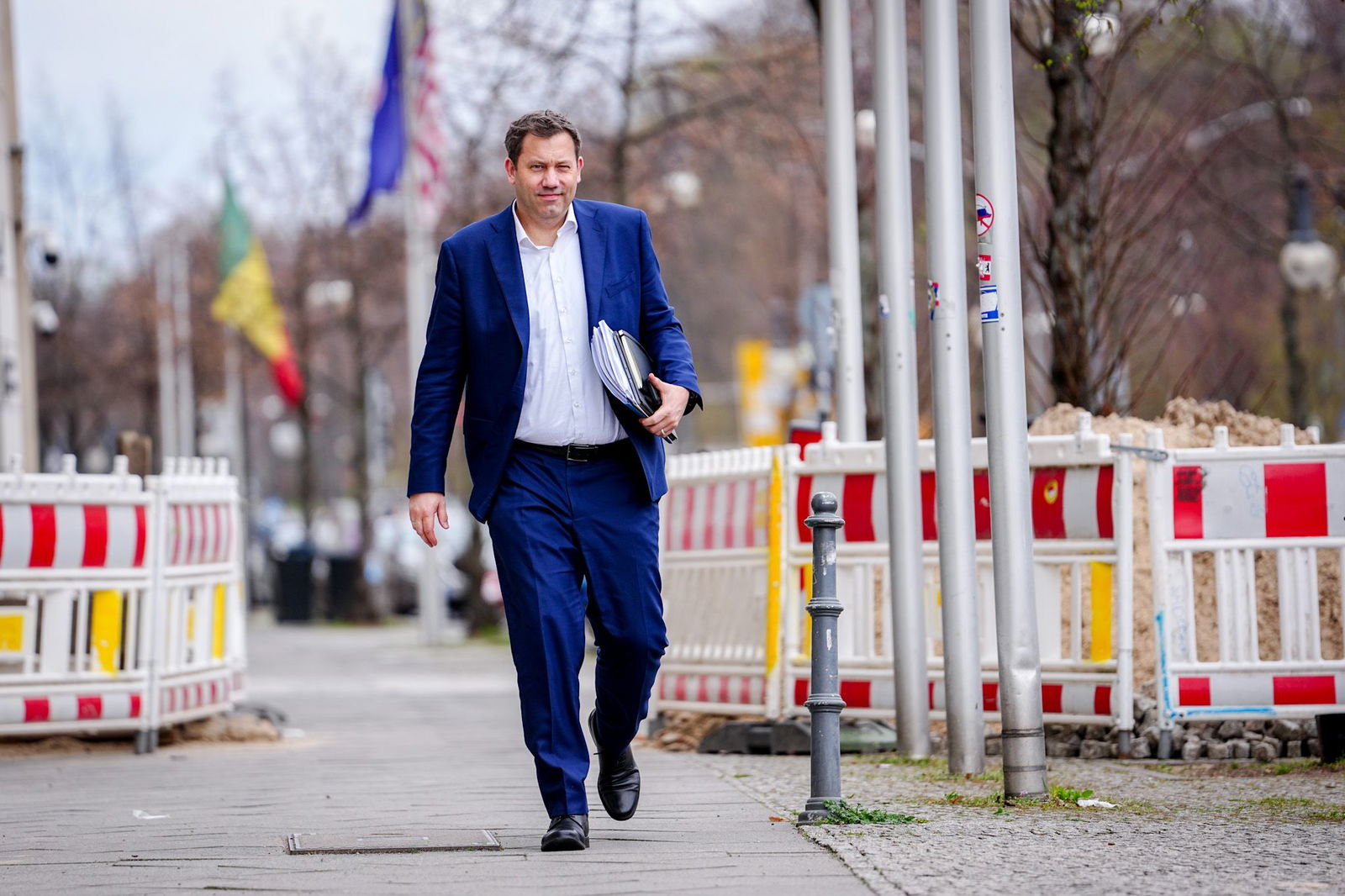 Zur 19-köpfigen Hauptverhandlungsgruppe gehören führende Vertreter von CDU, CSU und SPD um die Parteivorsitzenden.