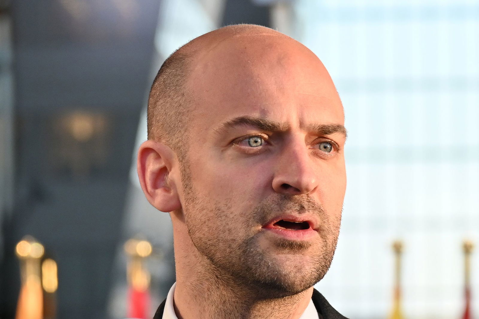 Frankreichs Außenminister Barrot forderte Algerien auf, auf die Ausweisung der Diplomaten zu verzichten.