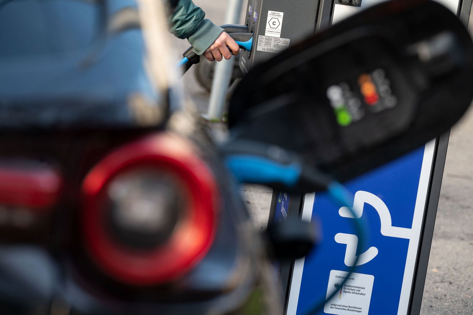 EnBW hat die Ausbauziele bei Ladepunkten gesenkt. (Archivbild)