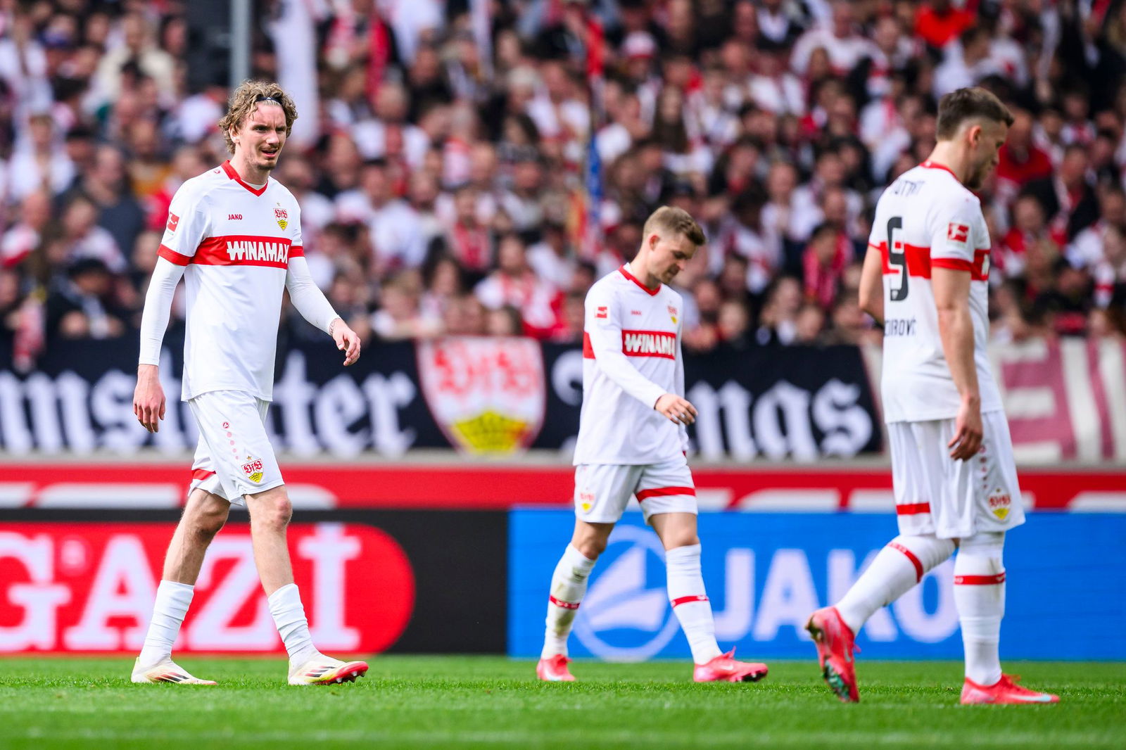 Hatte wegen eines Platzverweises früh Feierabend: Nick Woltemade.