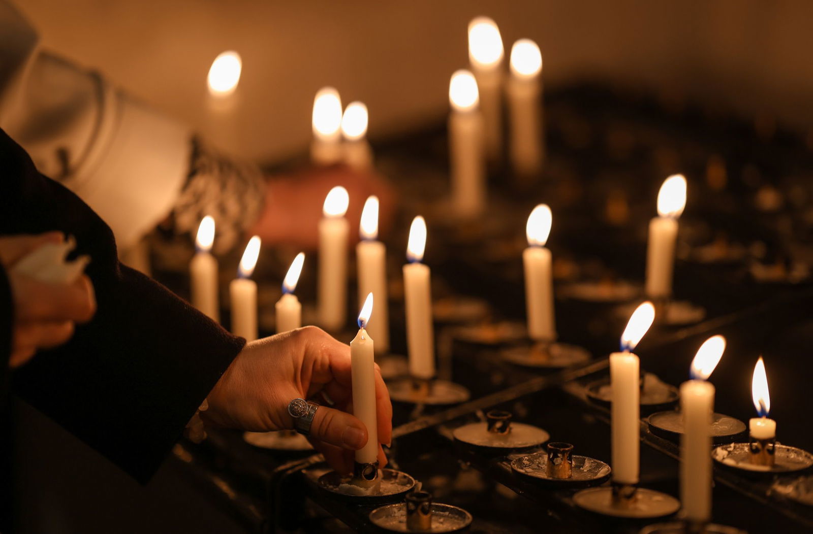 Der Tod von Papst Franziskus hat Gläubige erschüttert.   