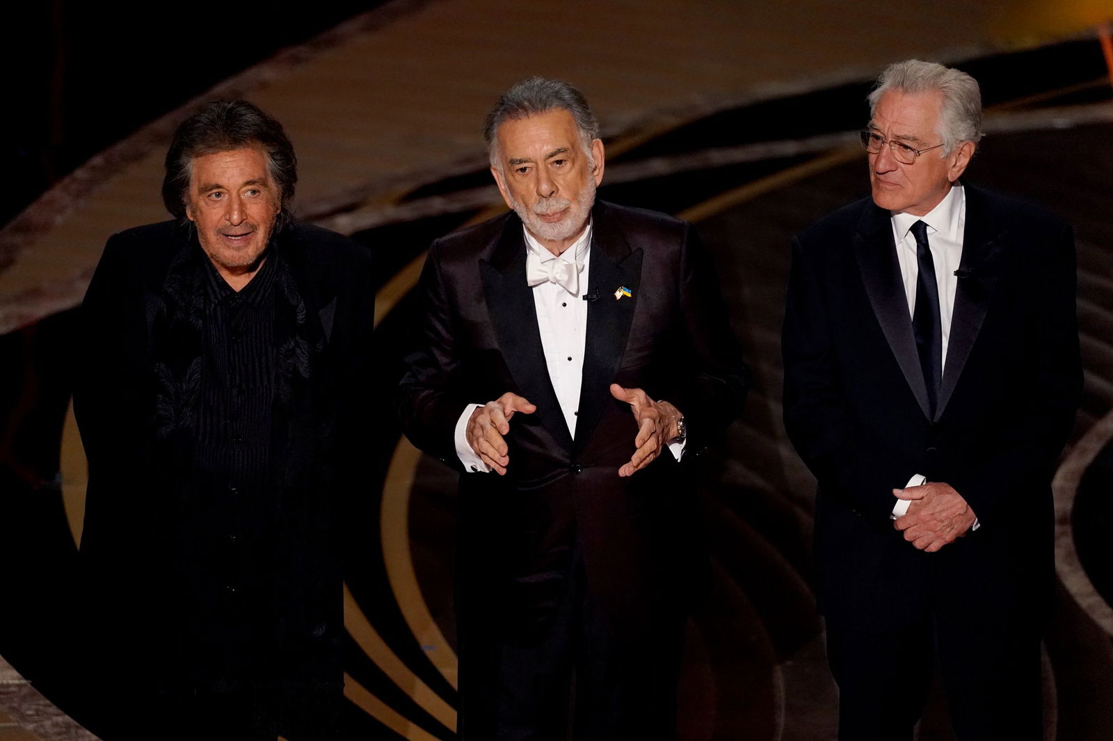 Al Pacino (l-r), Francis Ford Coppola und Robert De Niro stehen bei der 94. Verleihung der Academy Awards in Hollywood gemeinsam auf der Bühne.