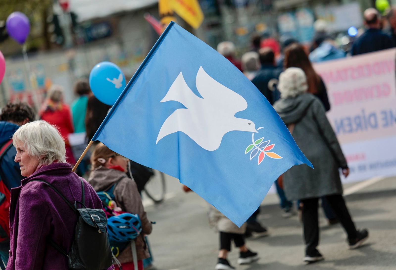 Ein wichtiges Symbol der Friedensaktivisten: Die Taube als Zeichen für die Hoffnung auf Frieden.