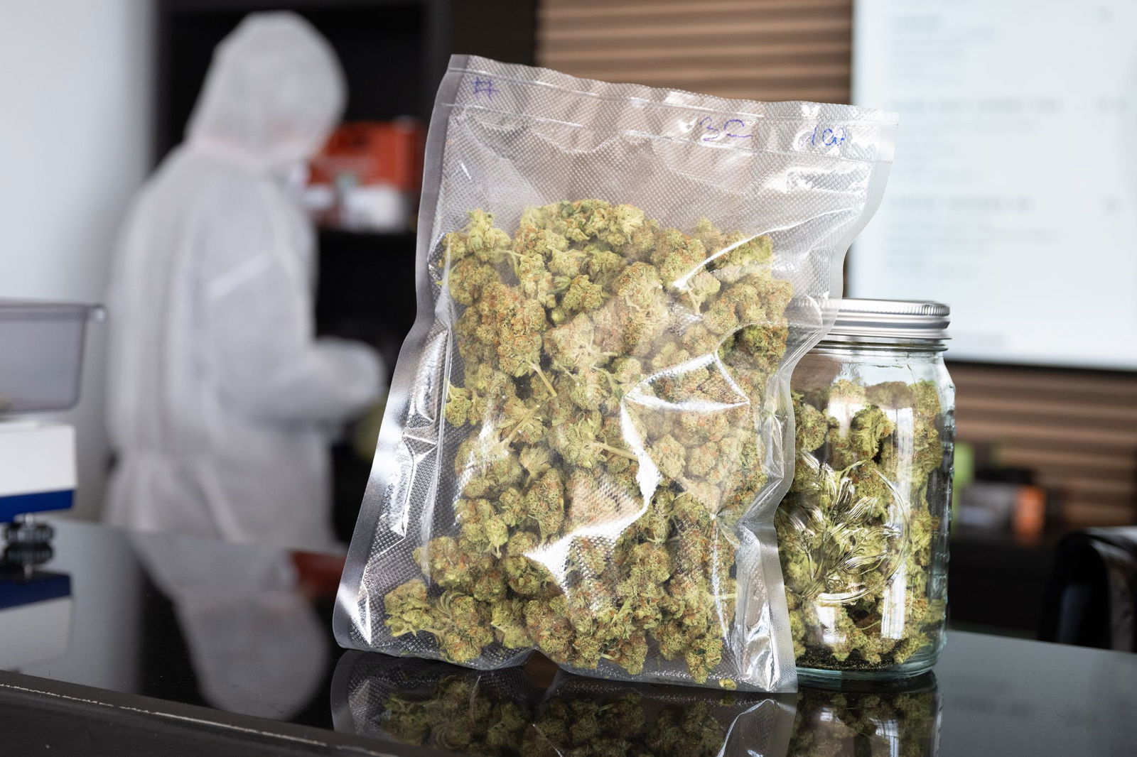 Seit Juli darf Cannabis in speziellen Vereinen gemeinschaftlich angebaut werden. (Archivbild)