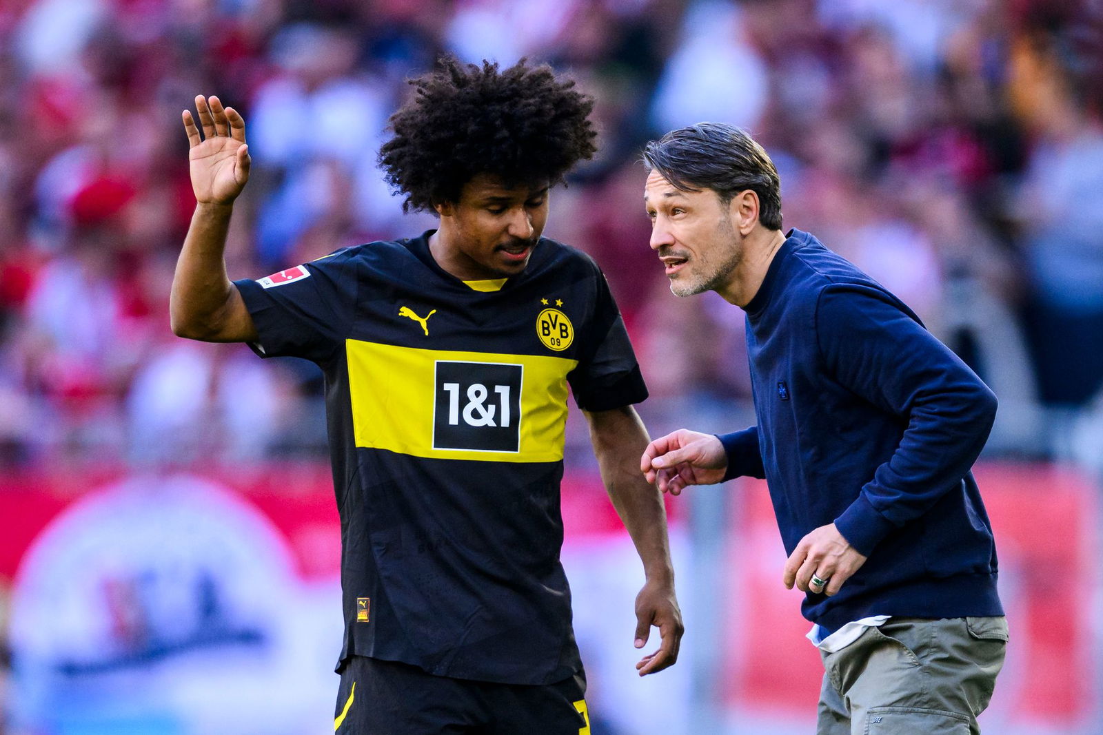 Torschütze in Freiburg: BVB-Offensivspieler Karim Adeyemi im Gespräch mit Coach Niko Kovac.