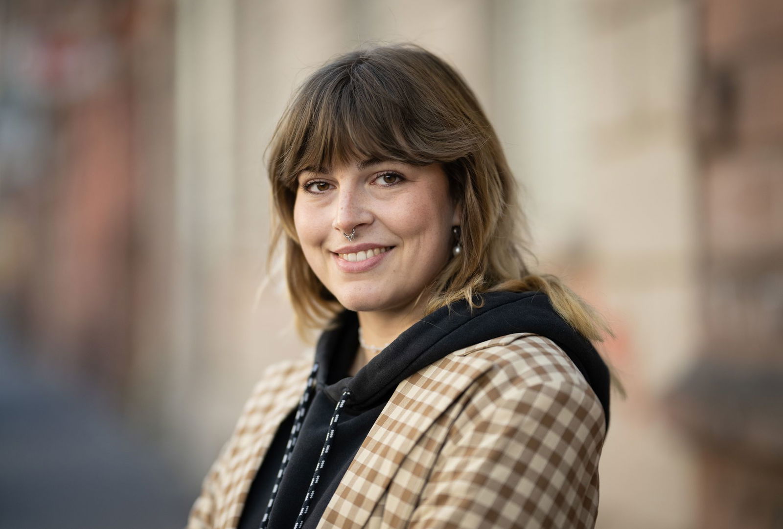 Die Singer-Songwriterin Soffie aus Mannheim veröffentlicht nach ihrem viralen Tiktok-Hit Für immer Frühling ihr erstes Mini-Album. 