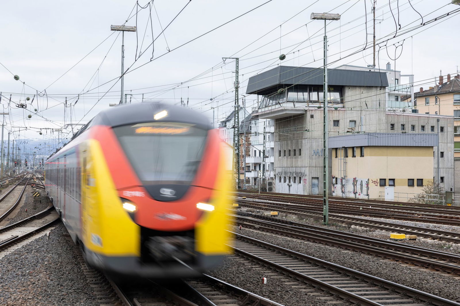 Ab Mai werden weniger Regionalexpress-Züge zwischen Mainz und Mannheim verkehren. (Archivbild)