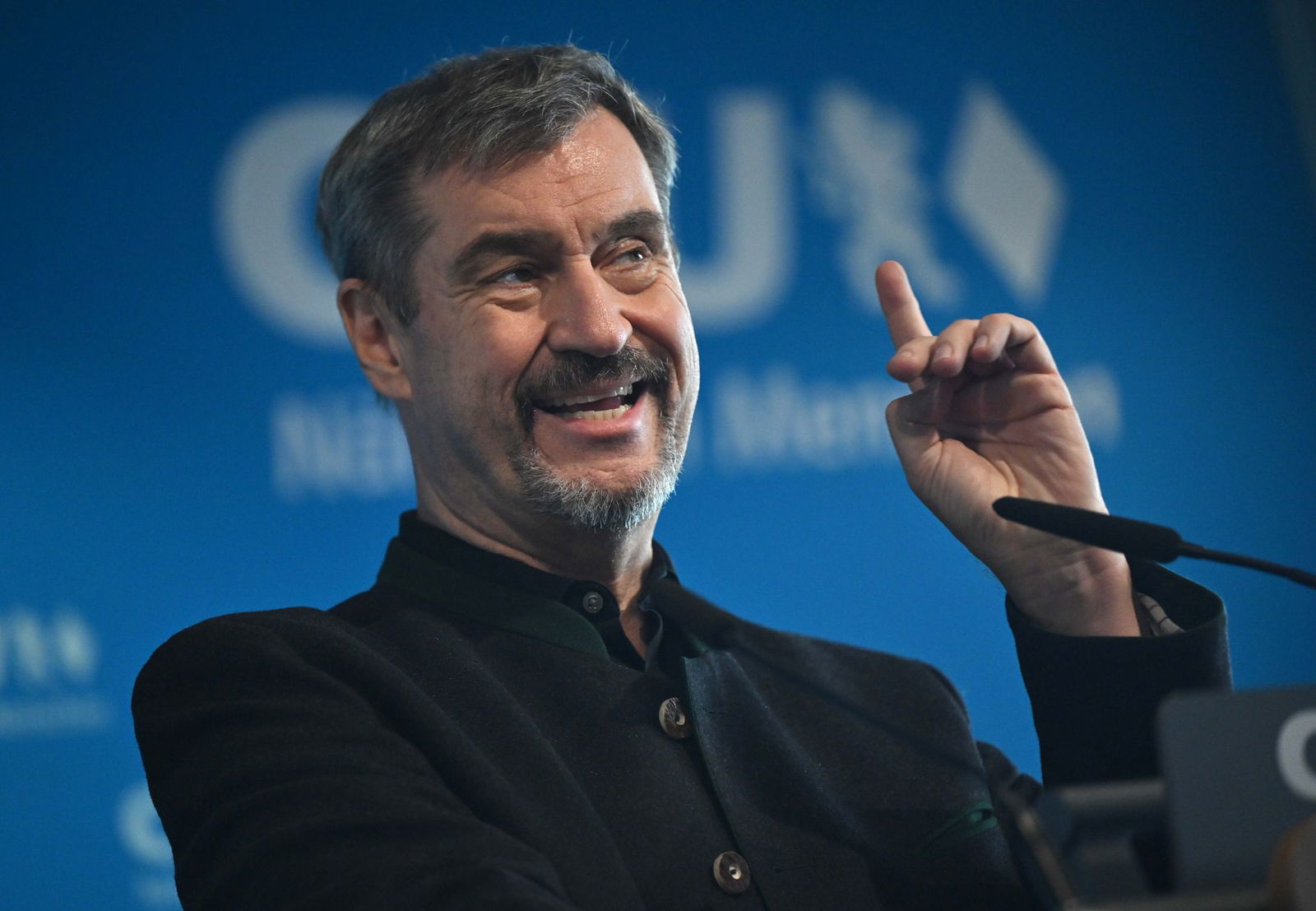 Und auch er will für Klarheit sorgen.  