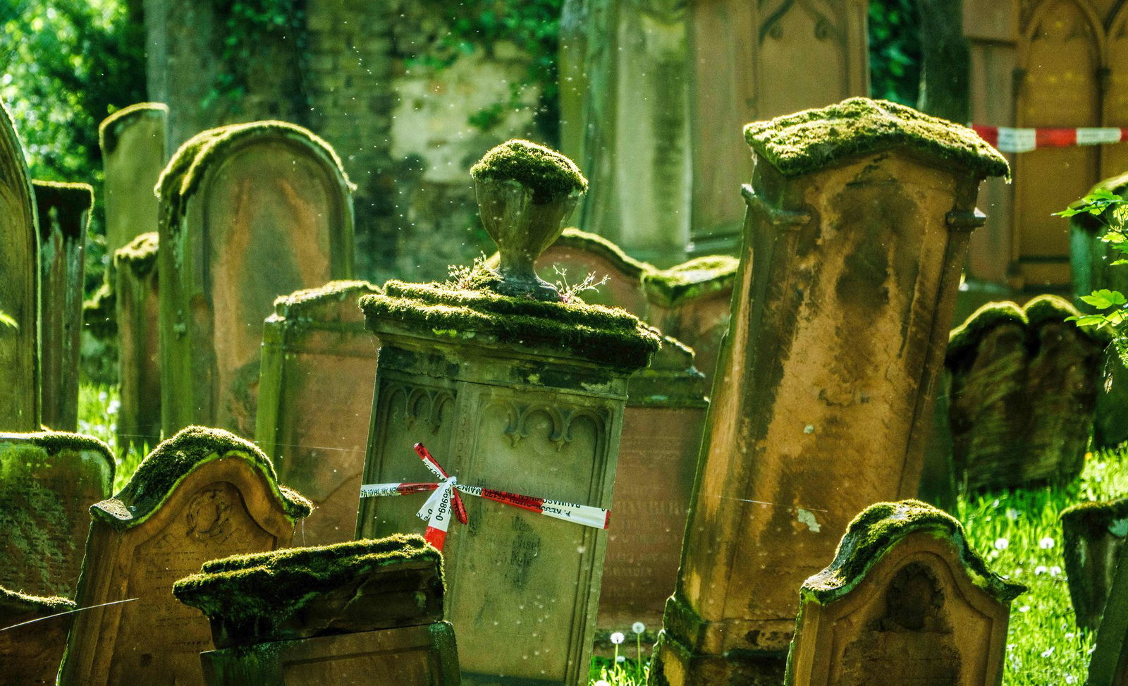 Das Besucherzentrum am Alten Jüdischen Friedhof soll 2026 fertig sein und öffnen. (Archivbild)