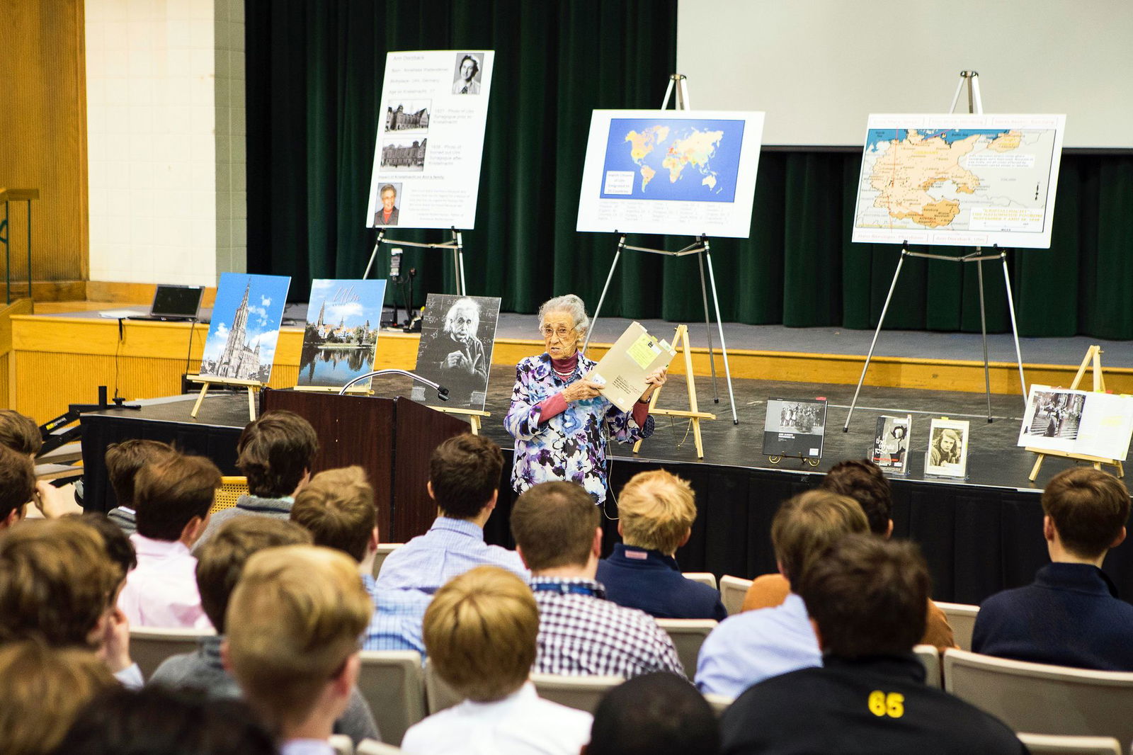 Mit Reden und Vorträgen in den USA und Deutschland setzte sich Dorzback gegen das Vergessen von Nazi-Terror und Holocaust ein.
