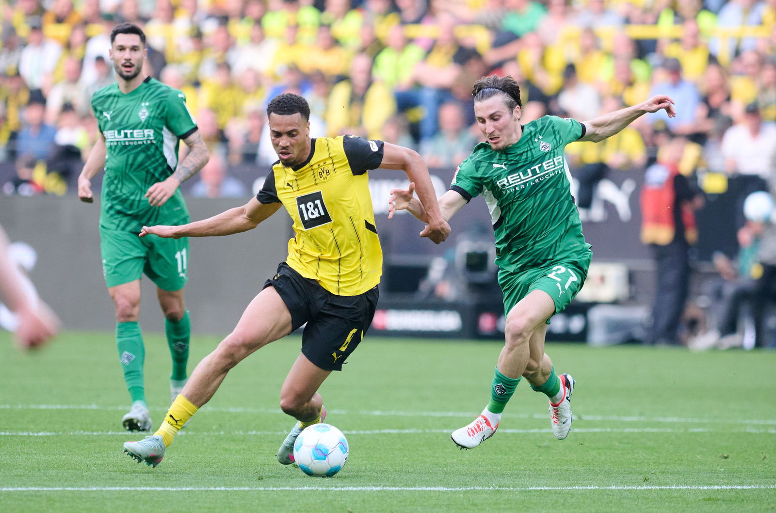 Dortmund übernahm zu Beginn die Spielkontrolle, spielte aber mit zu wenig Tempo und Präzision. 