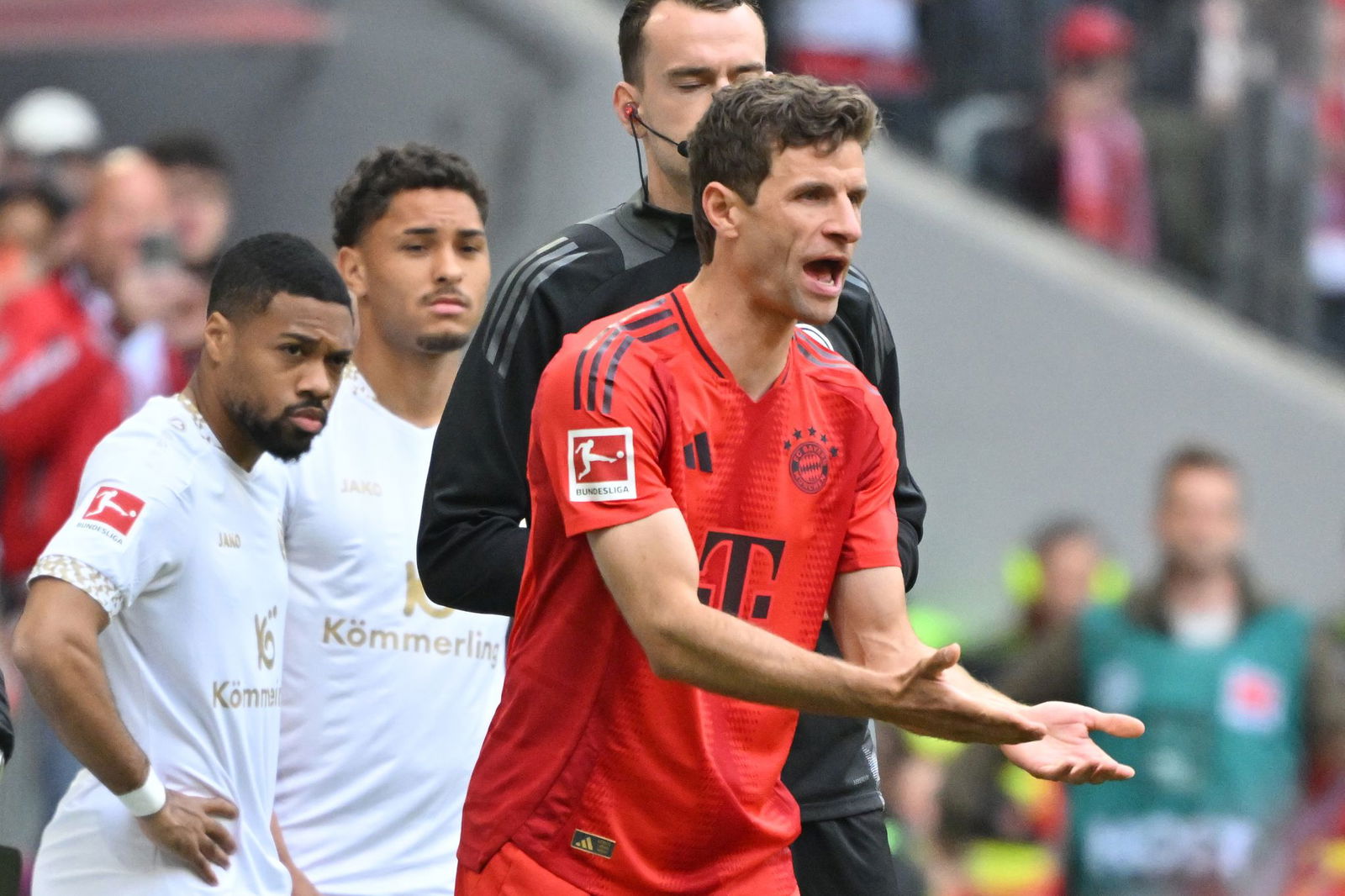 Thomas Müller musste bis zur 84. Minute auf seinen 500. Liga-Einsatz warten.