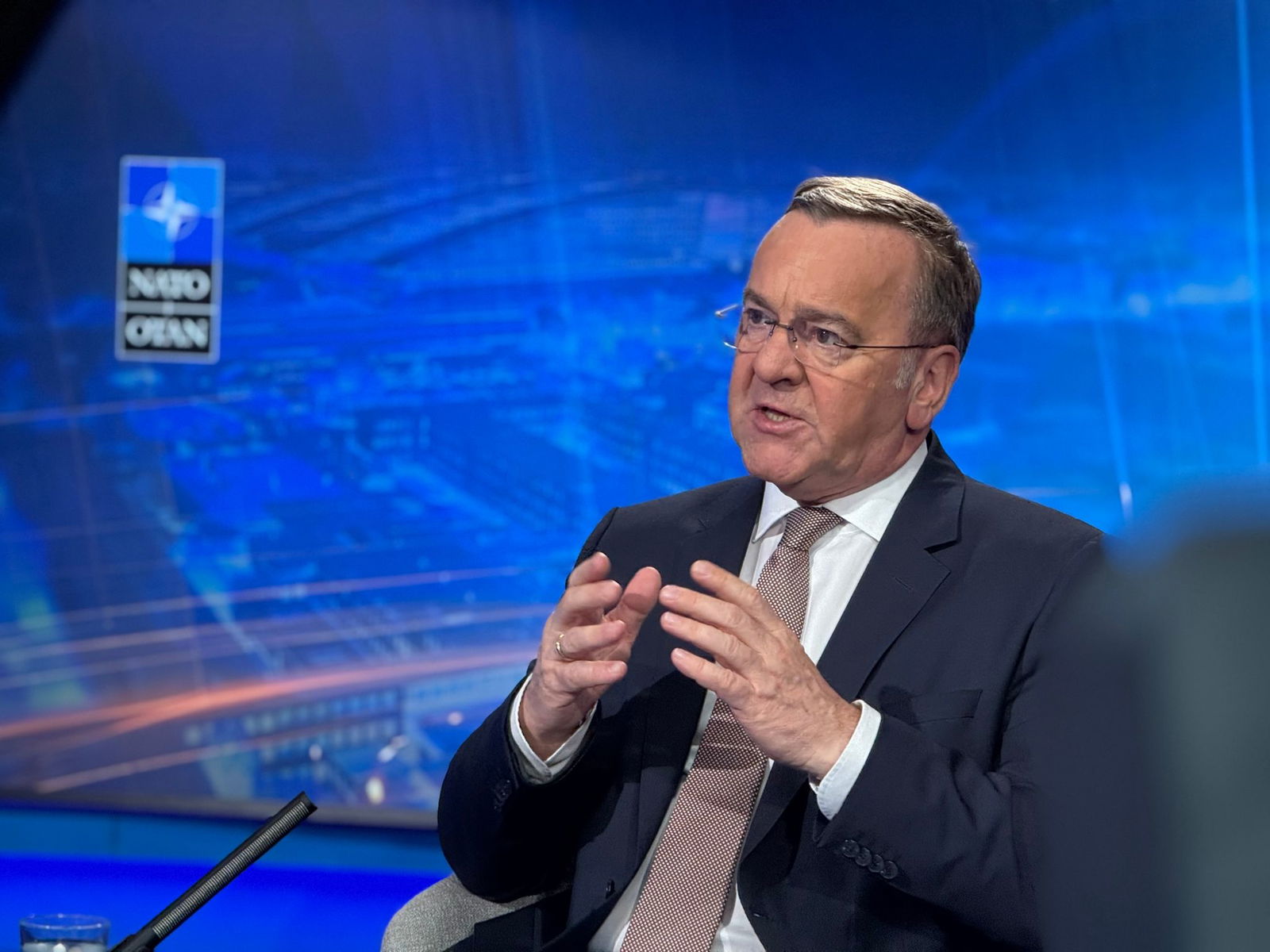 Verteidigungsminister Pistorius zu den künftigen Verteidigungsausgaben: «Alle wissen spätestens seit Beginn des Krieges, den Putin gegen die Ukraine führt, dass zwei Prozent nur der Ausgangspunkt und nicht das Ziel sein können.»