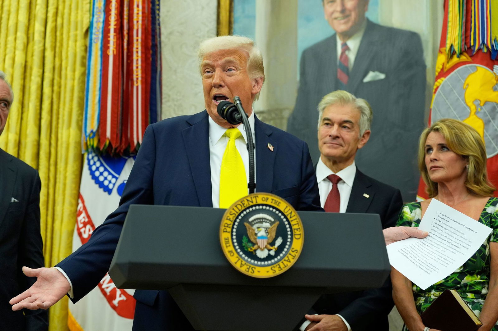 «Wenn nun aus irgendeinem Grund eine der beiden Parteien es sehr schwierig macht, werden wir einfach sagen: Ihr seid dumm», sagt Trump über den Stand der Vermittlungen im Ukraine-Krieg.