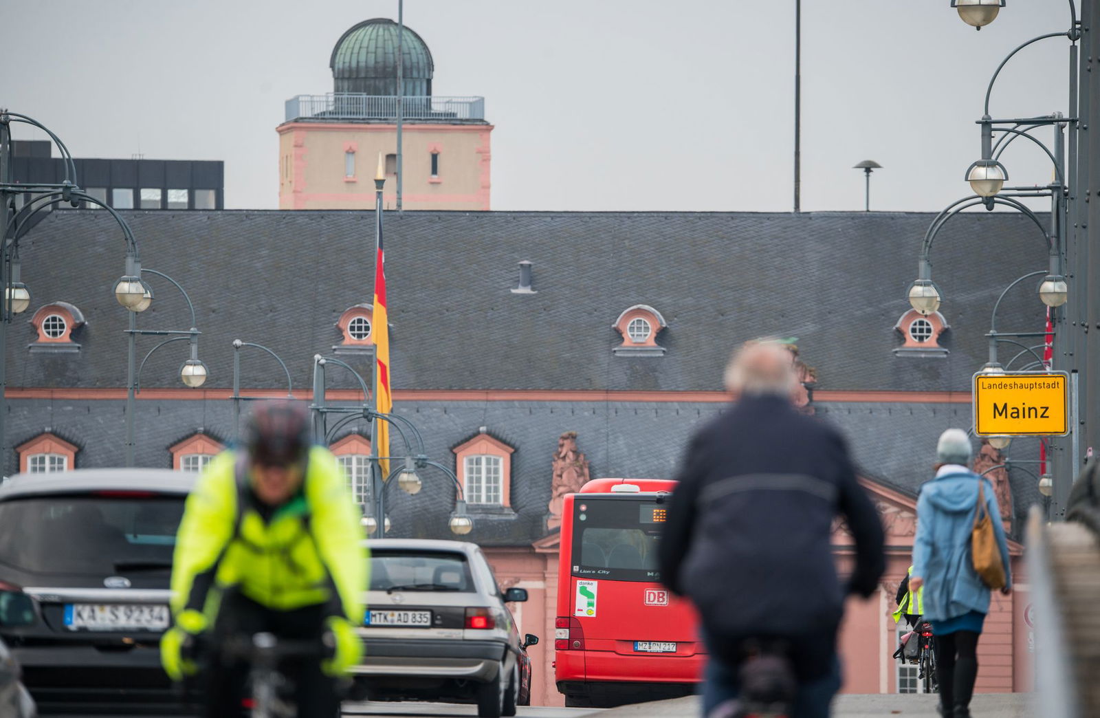 Erstmals fördert die Landesregierung zehn Städte und Gemeinden auf dem Weg zu fußgängerfreundlichen Konzepten. (Symbolfoto)