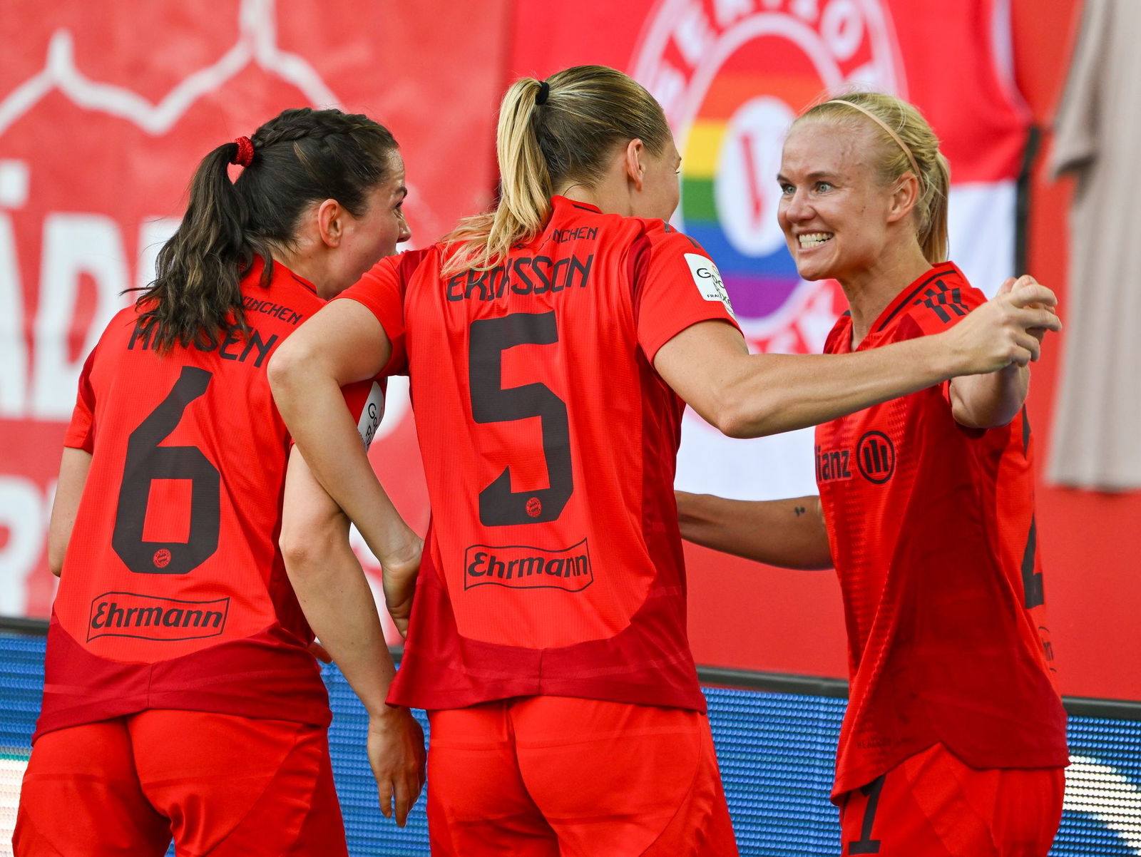 Spezialistin für Doubles: Pernille Harder (r.)