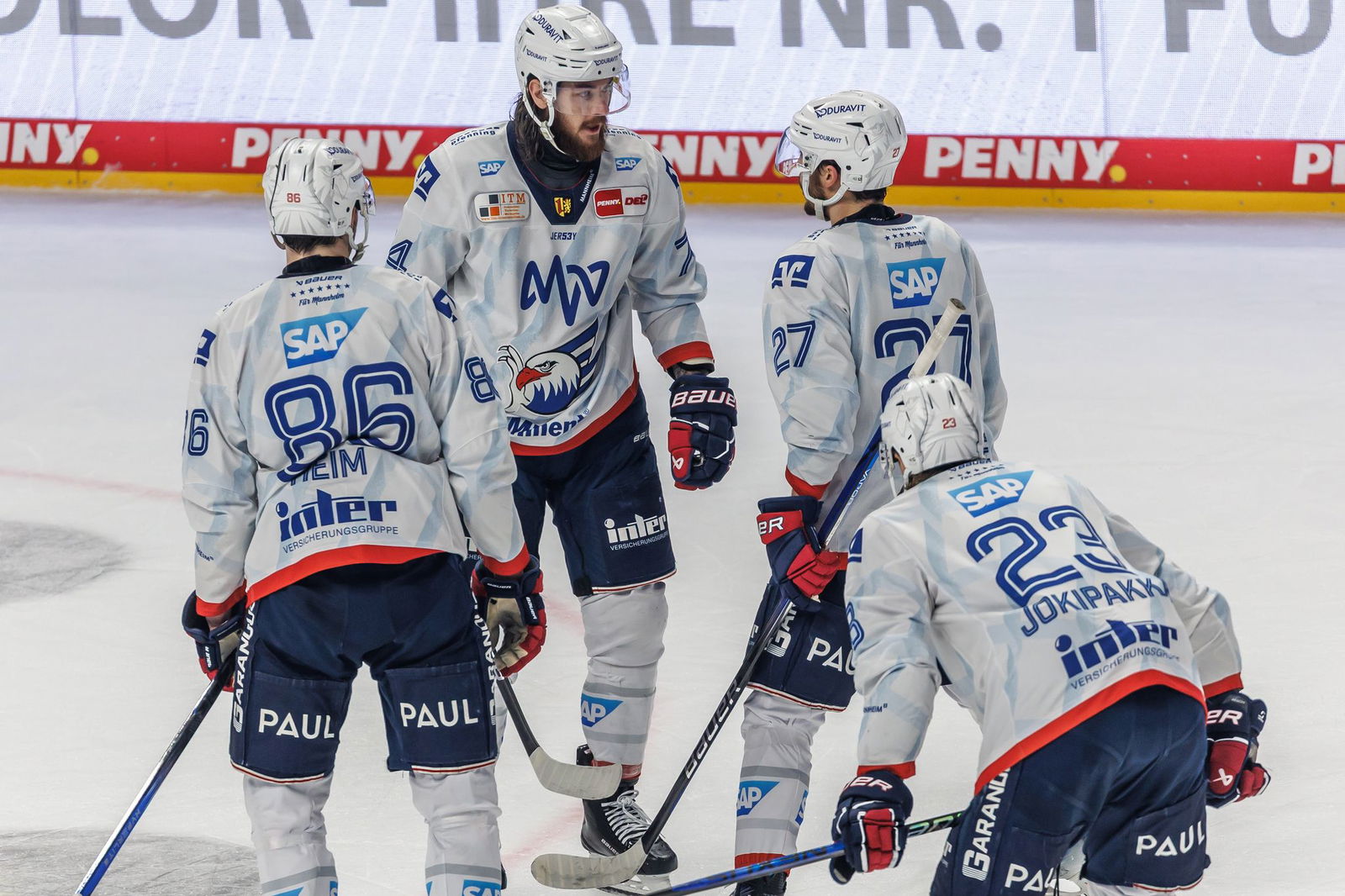 Die Adler Mannheim verlieren auch das zweite Halbfinale gegen Meister Berlin.