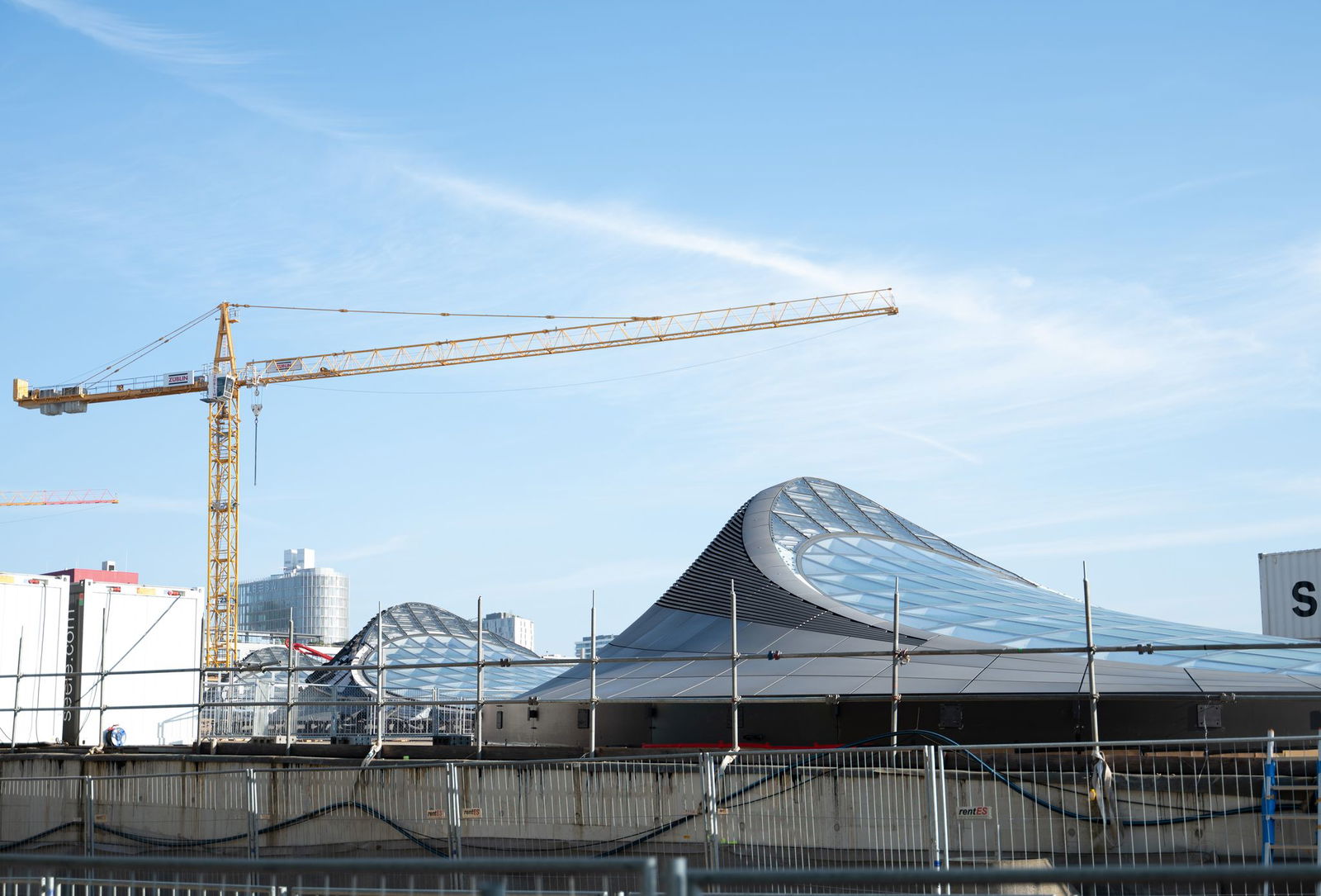 Die Lichtaugen versorgen den neuen Tiefbahnhof mit Tageslicht. 