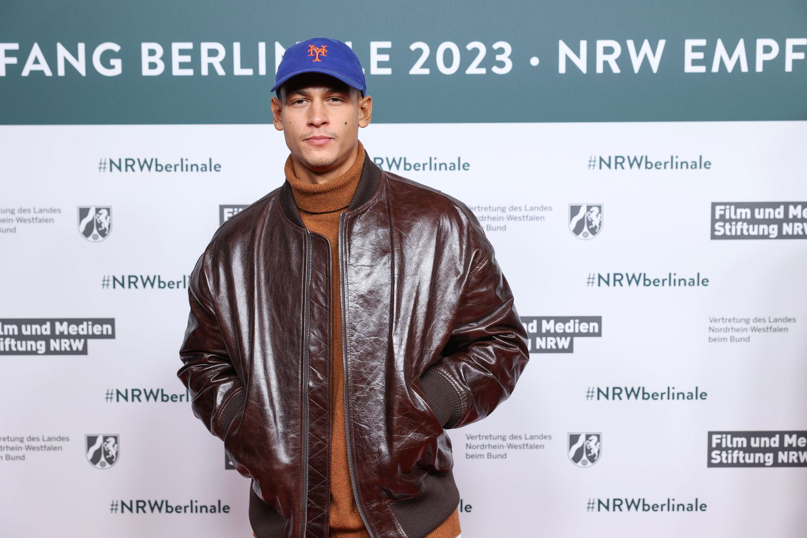 Der deutsche Schauspieler Emilio Sakraya ist mit der spanischen Sängerin Rosalía liiert. (Archivbild)