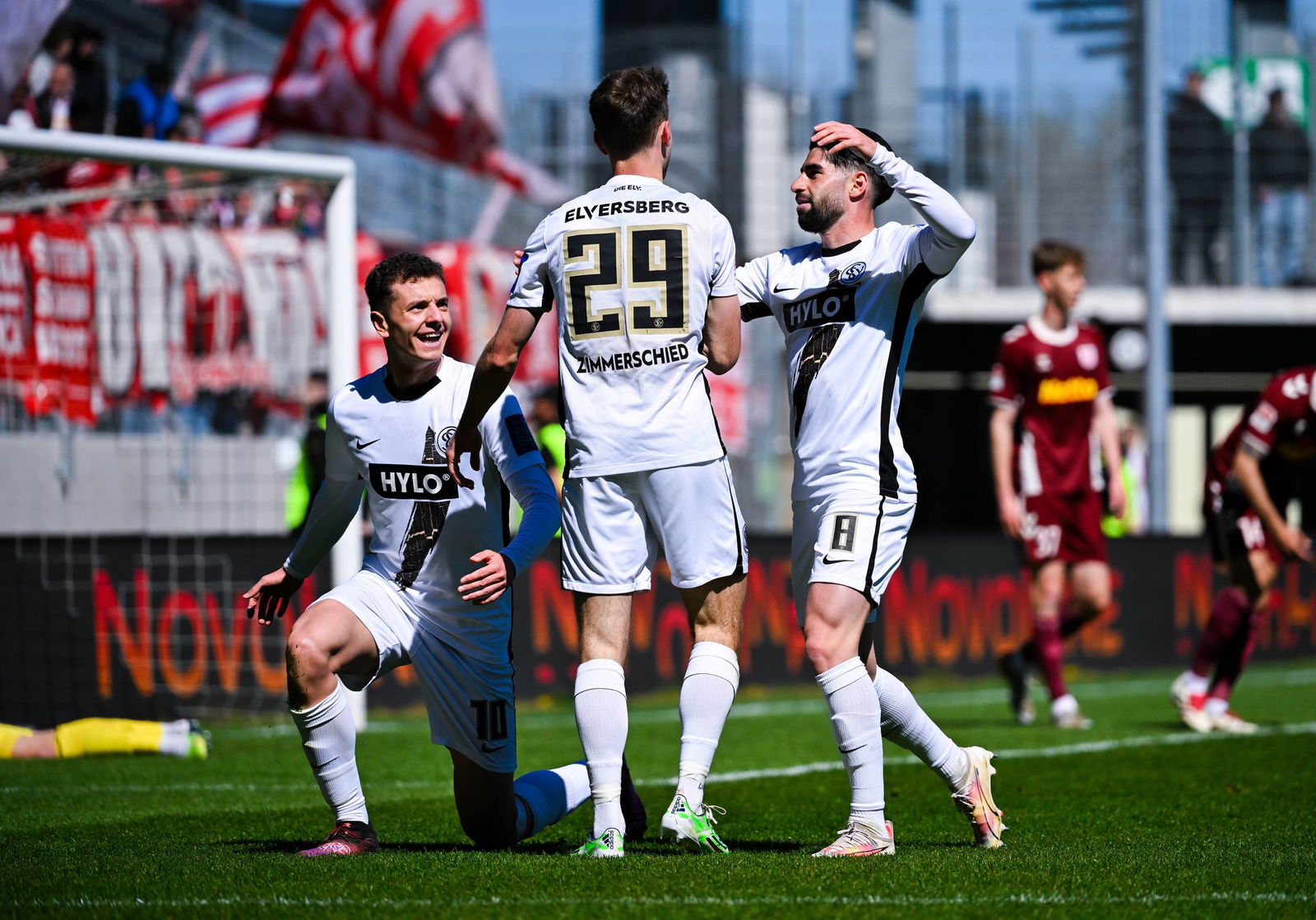 Die SV Elversberg mischt nach einem klaren Sieg gegen Jahn Regensburg weiter im Aufstiegskampf der 2. Bundesliga mit.