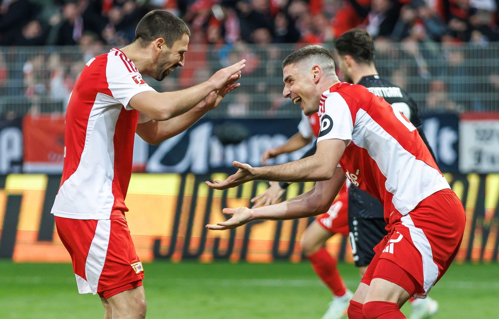 Ilic (r.) traf doppelt in Halbzeit eins.