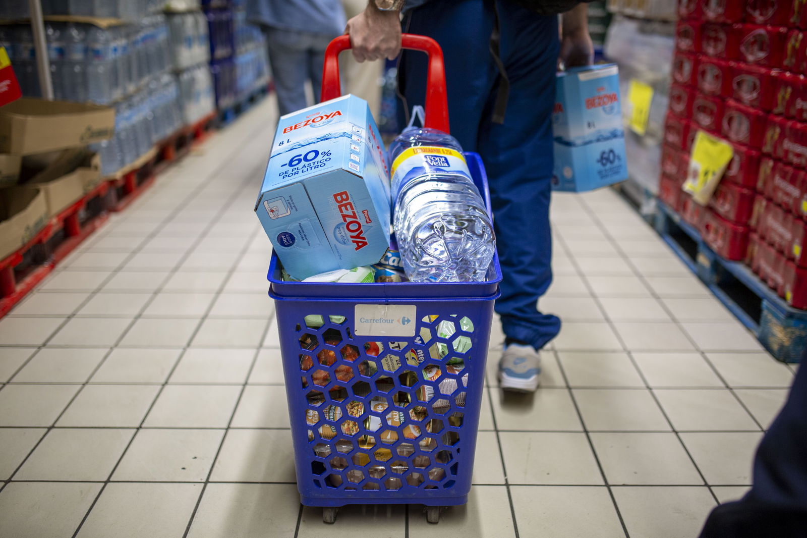 Notfalleinkauf während Stromausfall Blackout in Portugal und Spanien