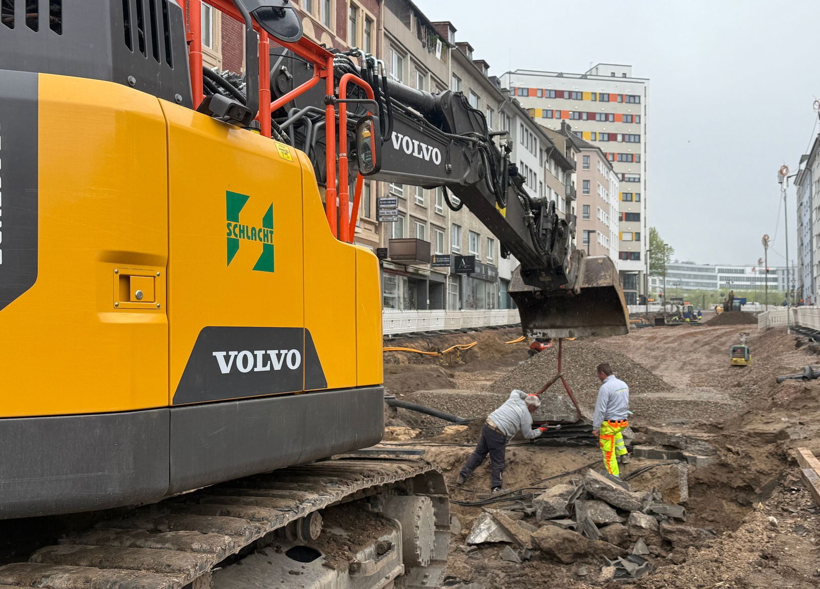 Funde von Mauerresten aus dem 17. Jahrhundert verzögern den Ausbau der Straßenbahn.