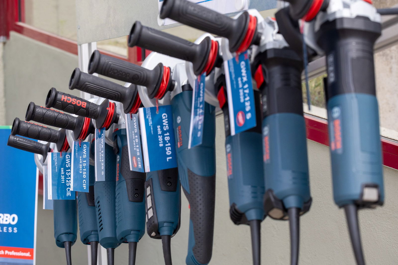 Im sächsischen Sebnitz produziert Bosch zum Beispiel noch Bohrhämmer und - wie hier im Bild - Winkelschleifer. (Archivbild)