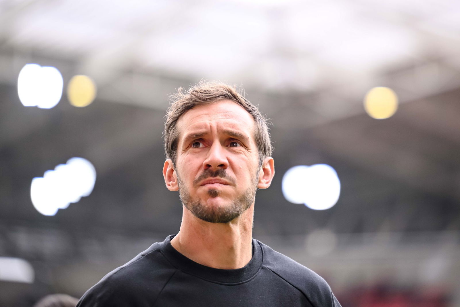 Julian Schuster hat mit dem SC Freiburg seit vier Bundesliga-Spielen nicht gewonnen - und nun kommt Borussia Dortmund. 