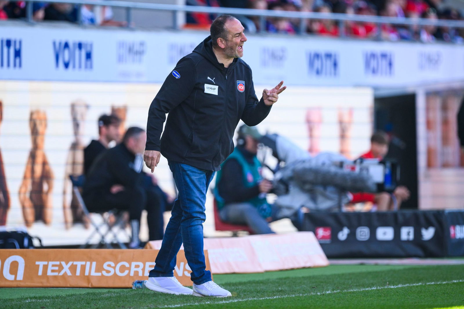 Frank Schmidt und der 1. FC Heidenheim sind am Freitag beim VfB Stuttgart zu Gast.