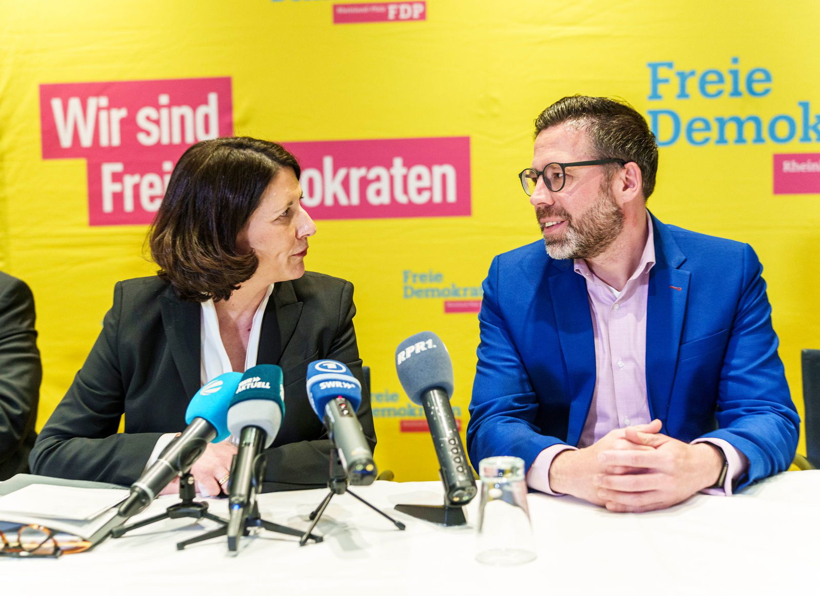 Daniela Schmitt und Philipp Fernis werden künftig gemeinsam am Kabinettstisch sitzen.