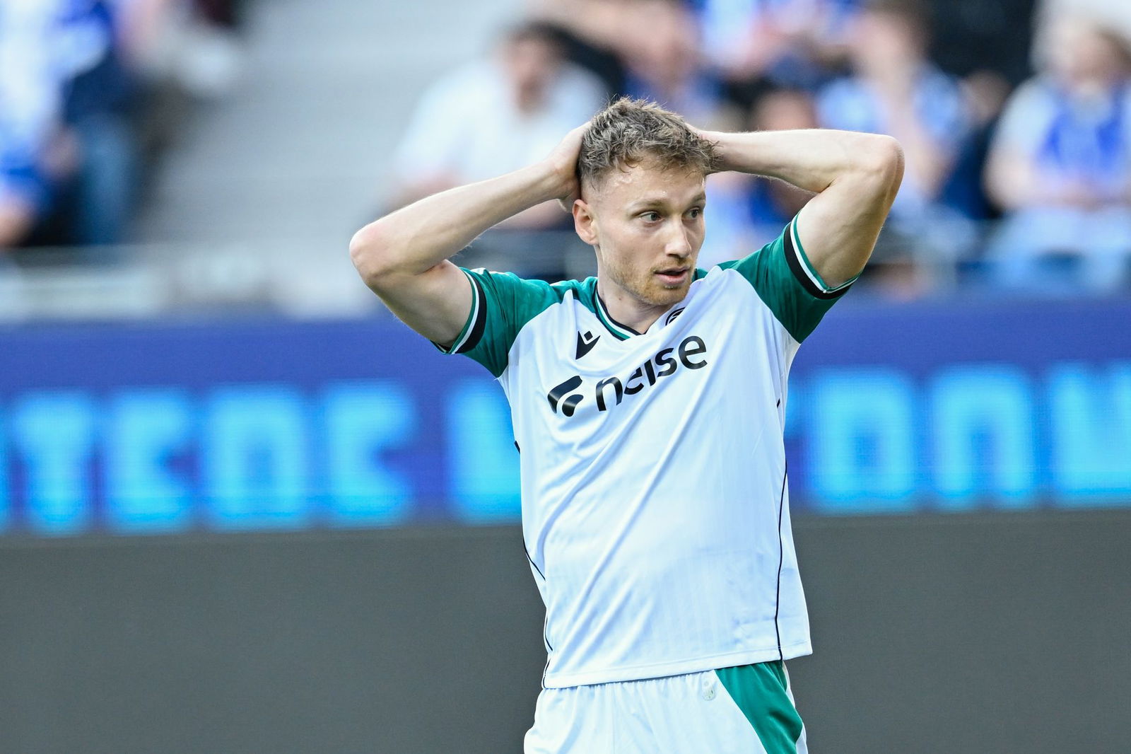 Jannik Dehm verpasste die Führung und verlor mit Hannover in Karlsruhe.