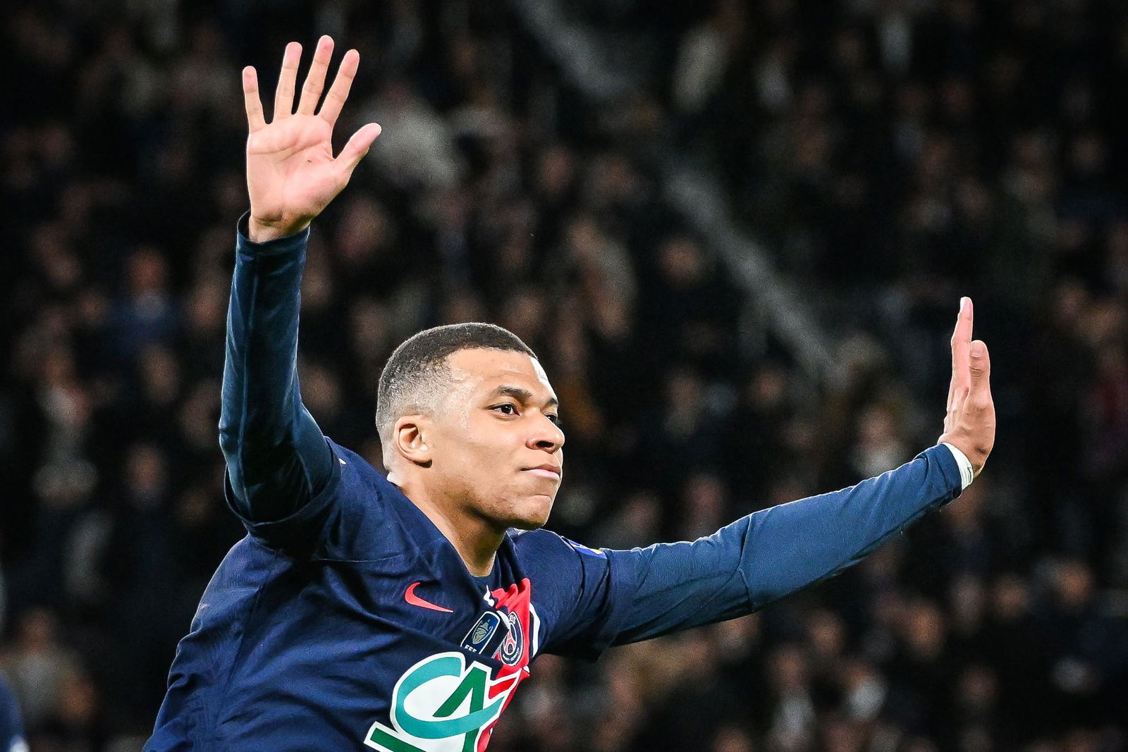 Im Streit um Millionengehälter fahren die Anwälte von Mbappé schweres Geschütz gegen PSG auf.