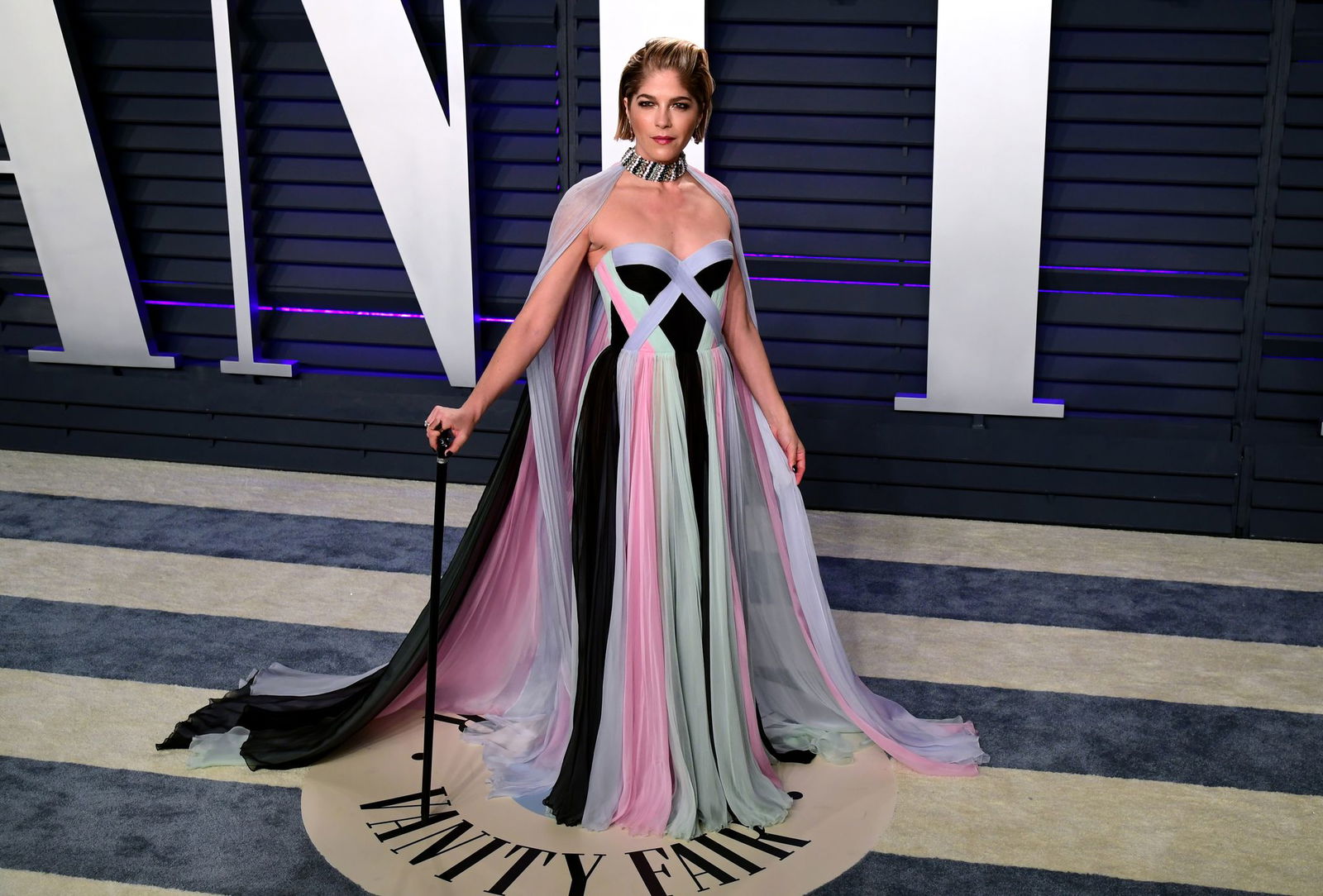 Die an Multipler Sklerose erkrankte Schauspielerin Selma Blair benutzt einen Gehstock. (Archivbild) 