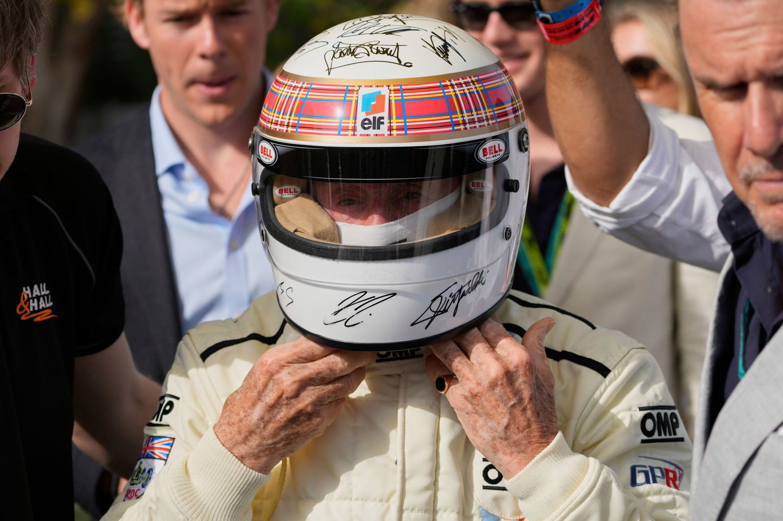 Diesen Helm auch mit Michael Schumachers Initialen trug Jackie Stewart mit besonderer Freude. 