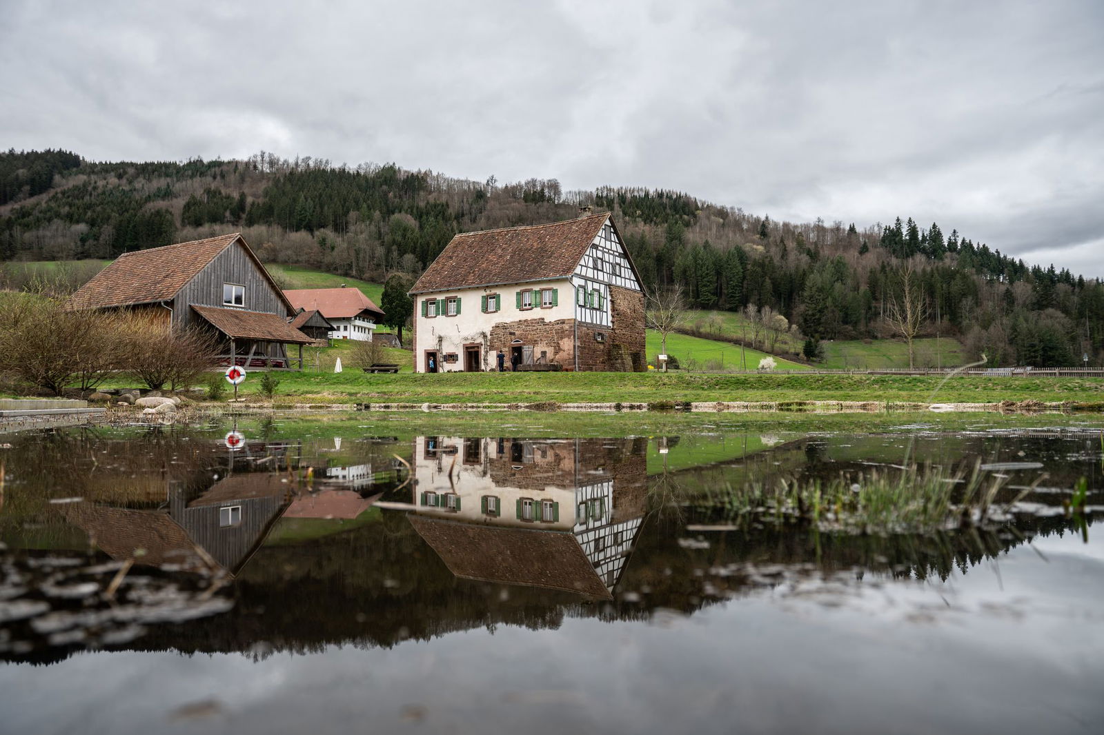 Das «Schlössle von Effringen» stammt ursprünglich aus dem Nordschwarzwald und steht seit 2018 auf dem Gelände des Schwarzwälder Freilichtmuseums Vogtsbauernhof. Mit 600 Jahren ist es das älteste Gebäude vor Ort.