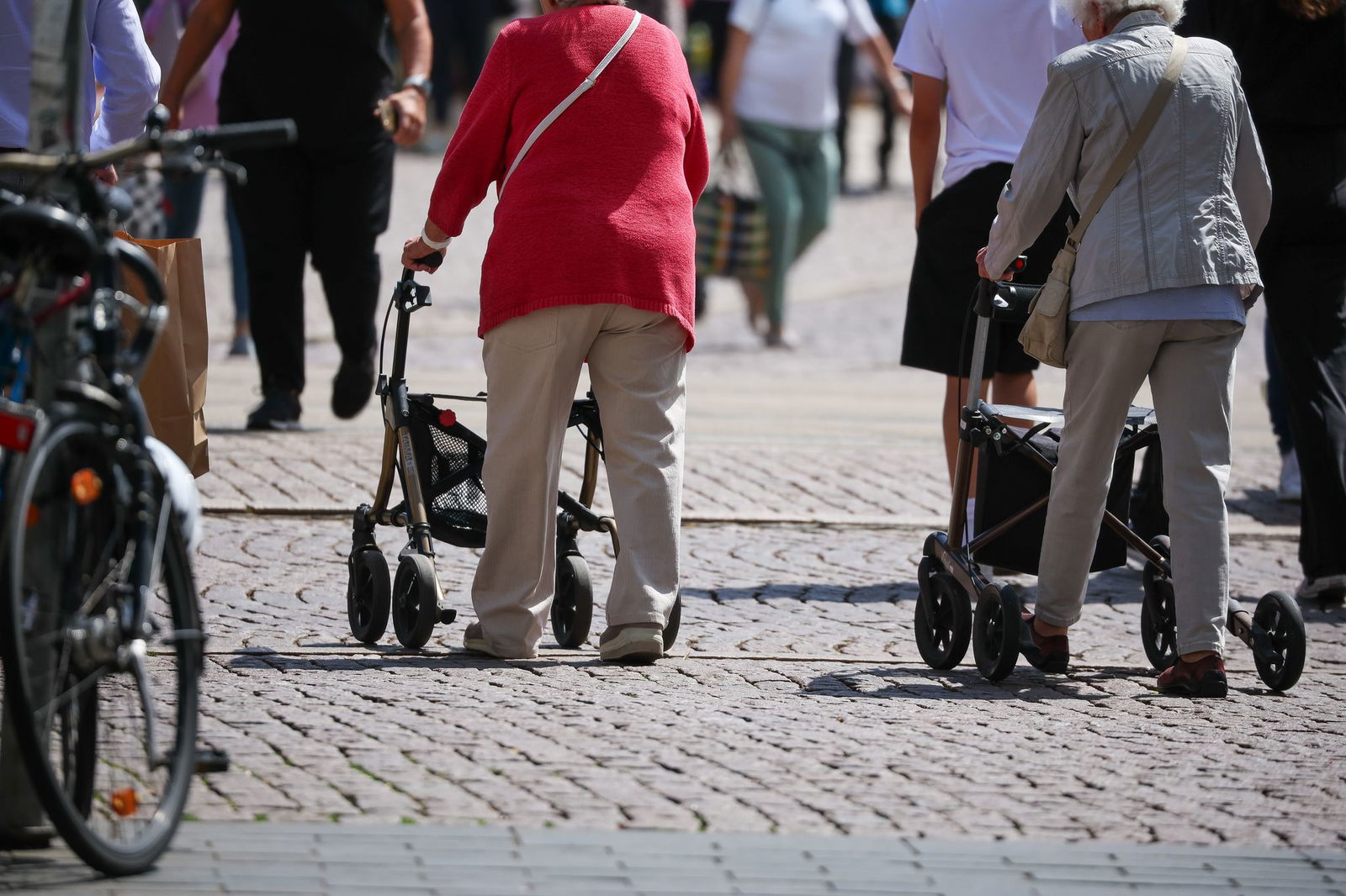 Schon früh soll in ein Depot für die Rente eingezahlt werden. (Symbolbild)