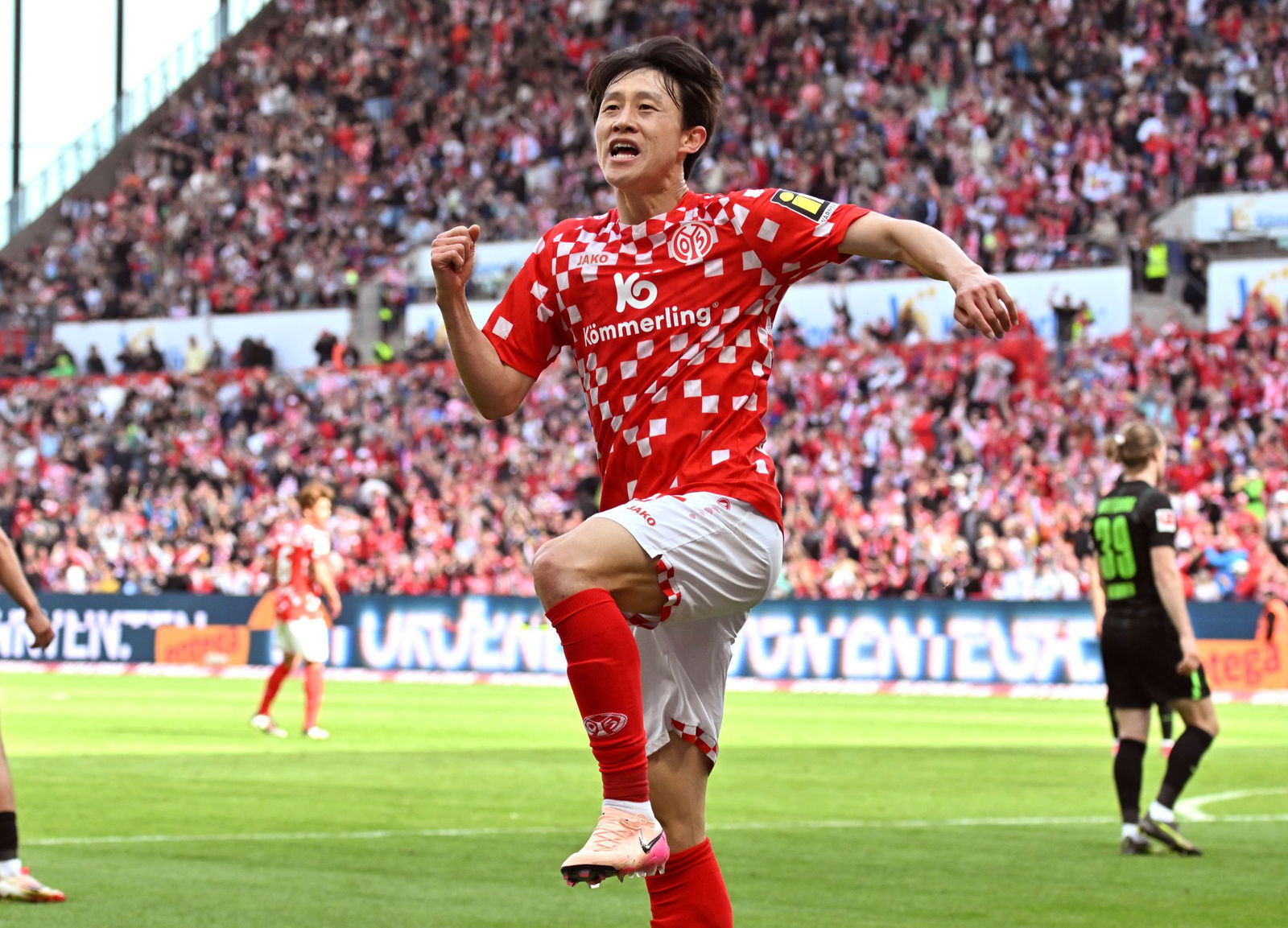 Jae-Sung Lee jubelt nach seinem Ausgleichstor 