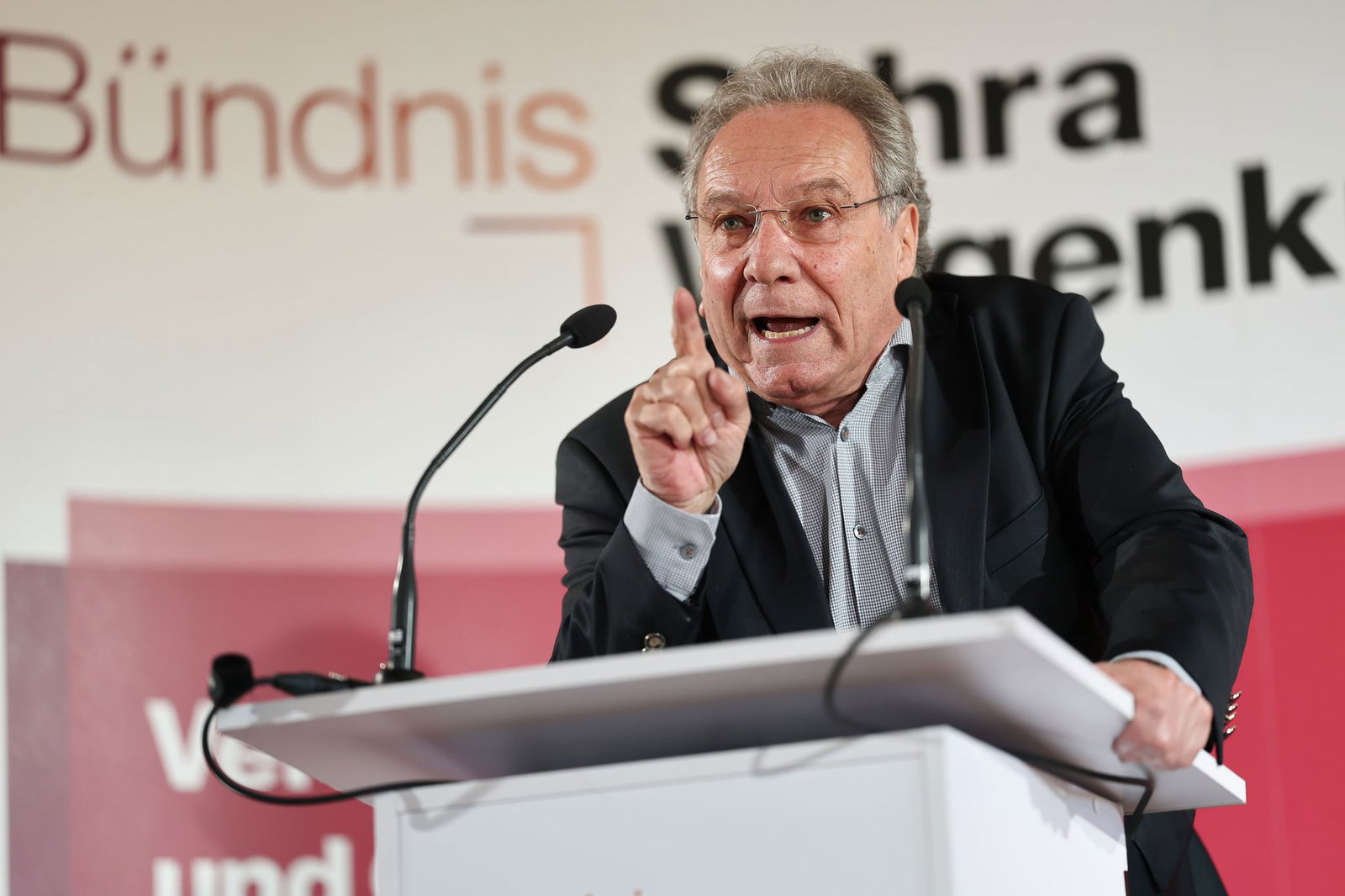 Der BSW-Politiker Klaus Ernst will des Zweiten Weltkriegs auch mit Vertretern Russlands gedenken. (Archivbild)