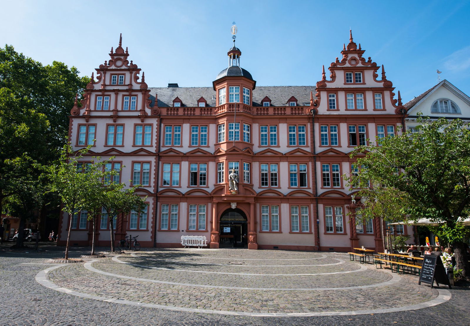 OB Nino Haase (parteilos) appelliert an die Landesregierung, sich bei der finanziellen Unterstützung des Gutenberg-Museums festzulegen. (Archivbild)