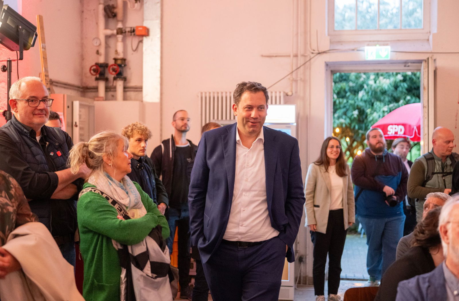 SPD-Chef Klingbeil stellt sich in Trier den Fragen von Bürgern zum Koalitionsvertrag (Archivbild)