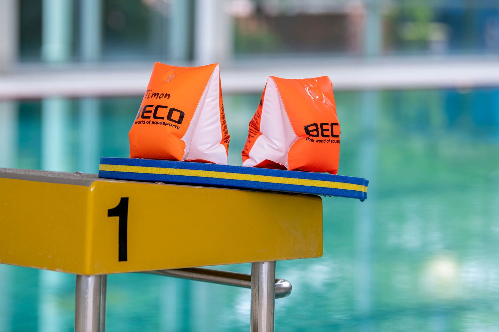 Ein Gericht berät über die Teilnahme am Schwimmunterricht. (Foto-Illustration)