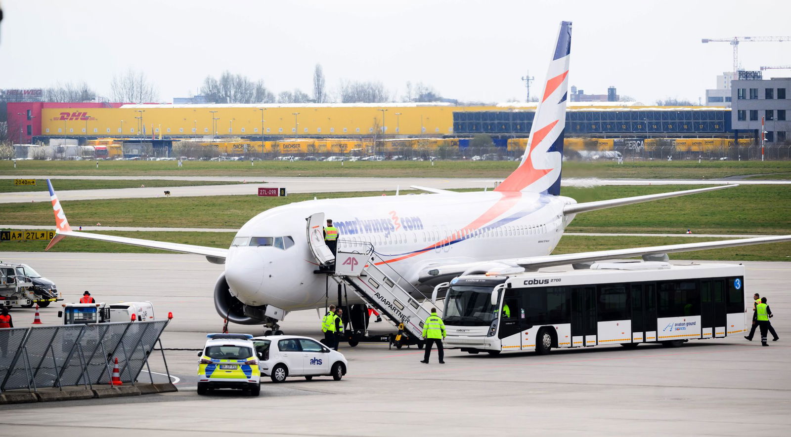 Ende März kamen 174 Afghaninnen und Afghanen mit einem Charterflug in Hannover an. (Archivbild)